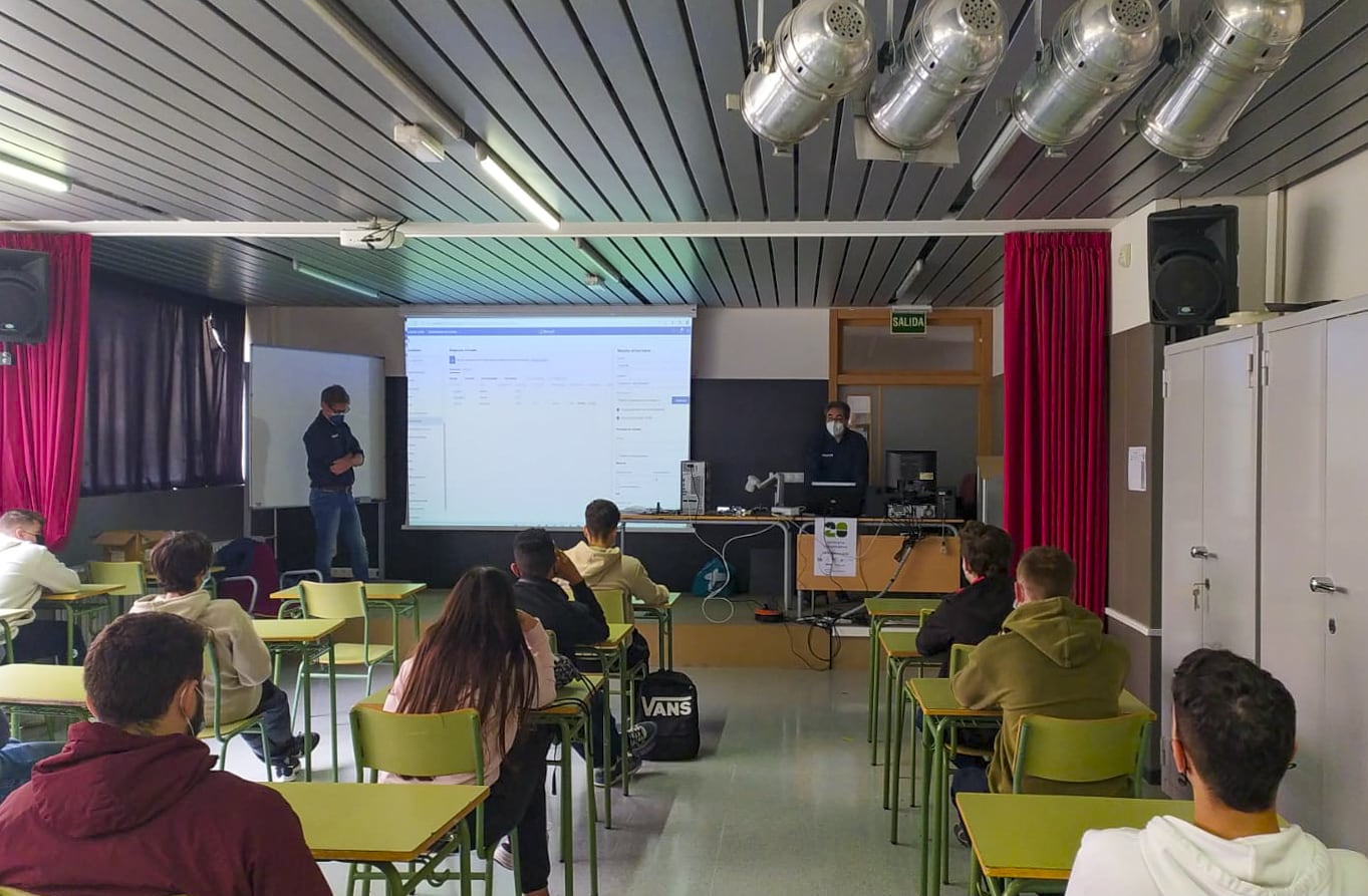 Charla en IES Pere Maria Orts i Bosch #4